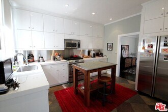 1036 Keniston Ave in Los Angeles, CA - Building Photo - Building Photo