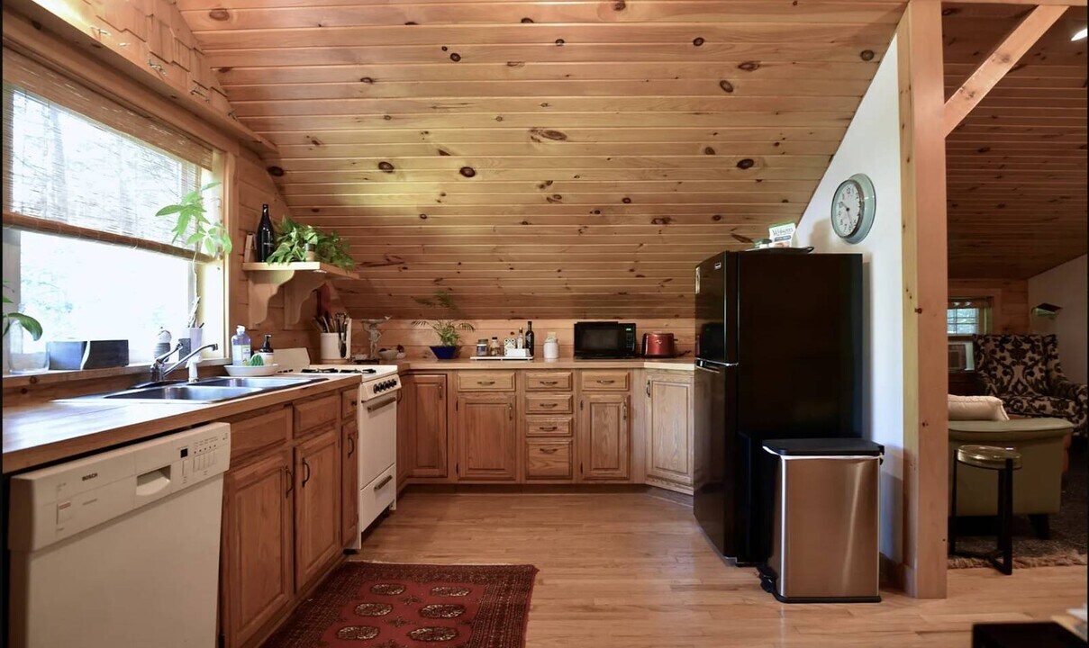101 King Rd in Saratoga Springs, NY - Building Photo