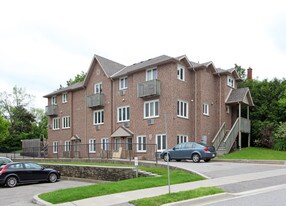 25 George St in Aurora, ON - Building Photo