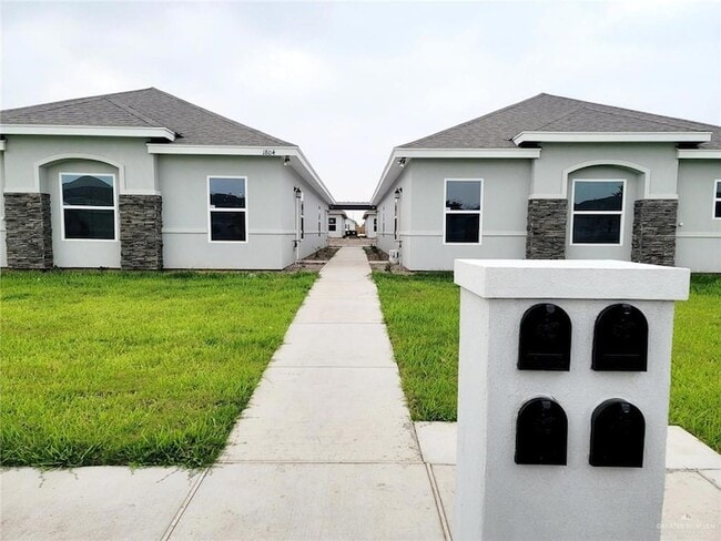 1804 Davenport St, Unit 1 in Weslaco, TX - Foto de edificio - Building Photo