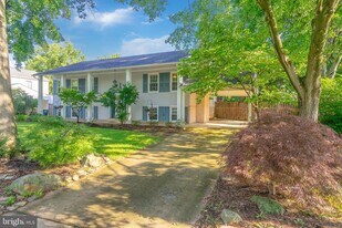 15012 Olddale Rd in Centreville, VA - Building Photo