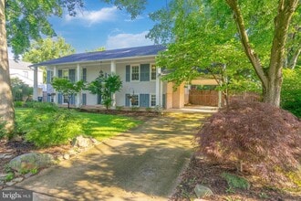 15012 Olddale Rd in Centreville, VA - Building Photo - Building Photo