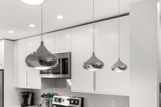 877 E Arenas Rd in Palm Springs, CA - Building Photo - Building Photo