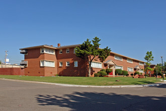 Mayfair Garden Apartments in Oklahoma City, OK - Foto de edificio - Building Photo