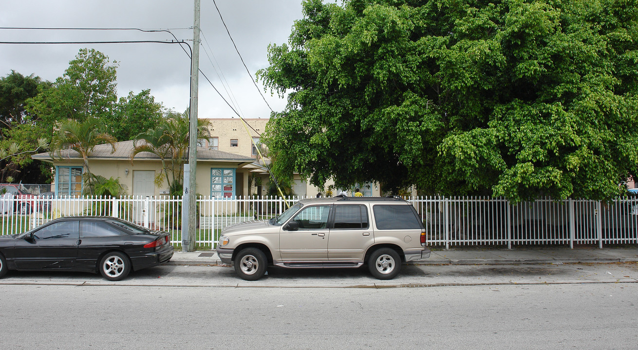 500 SW 9th Ave in Miami, FL - Building Photo