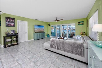 11215 3rd St E in Treasure Island, FL - Building Photo - Building Photo