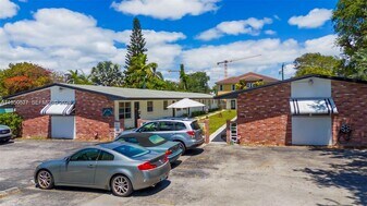 2215 Jackson St in Hollywood, FL - Building Photo