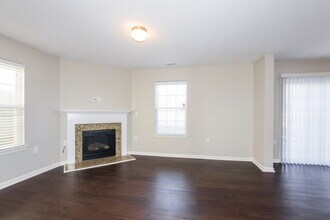 1742 Eastway Dr in Dallas, NC - Building Photo - Building Photo