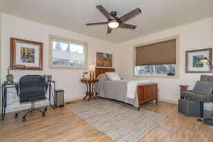 924 Bellview Ave in Ashland, OR - Building Photo