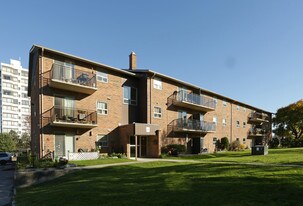 745 Wonderland Rd S in London, ON - Building Photo