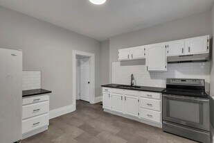 293-295-295 E Woodrow Ave in Columbus, OH - Building Photo