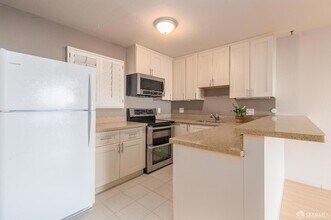 646 Corbett Ave, Unit 305 in San Francisco, CA - Building Photo - Building Photo