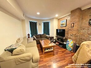 9 Warwick St, Unit 1 in Boston, MA - Foto de edificio - Building Photo