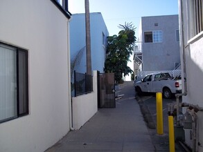 729-733 Queenstown Ct in San Diego, CA - Building Photo - Building Photo