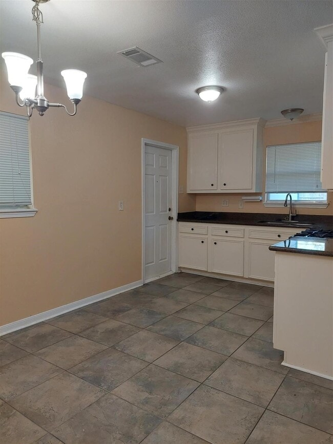 property at 1401 Glenmore Dr