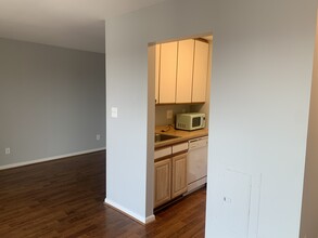 3217 Wisconsin Ave NW in Washington, DC - Building Photo - Building Photo