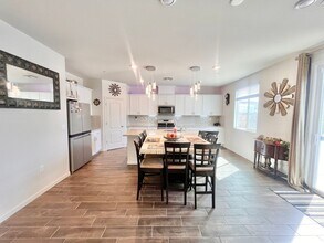 2047 Greenbriar Dr in Los Banos, CA - Building Photo - Building Photo