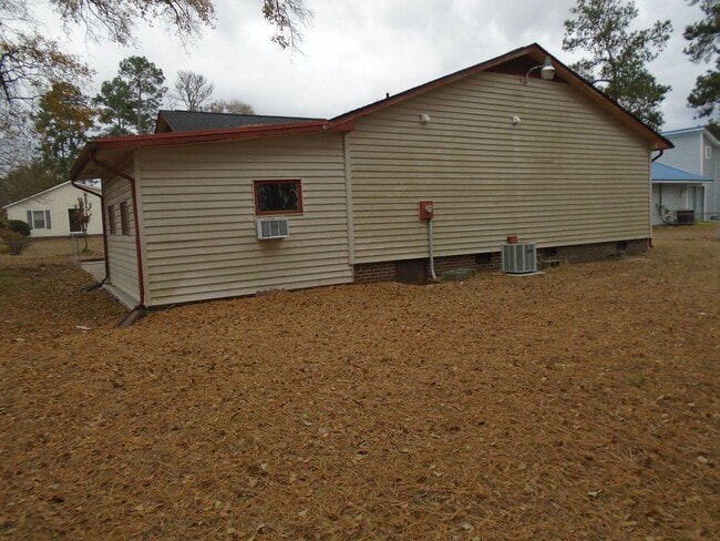 103 Alexander Ln in Spring Lake, NC - Building Photo - Building Photo