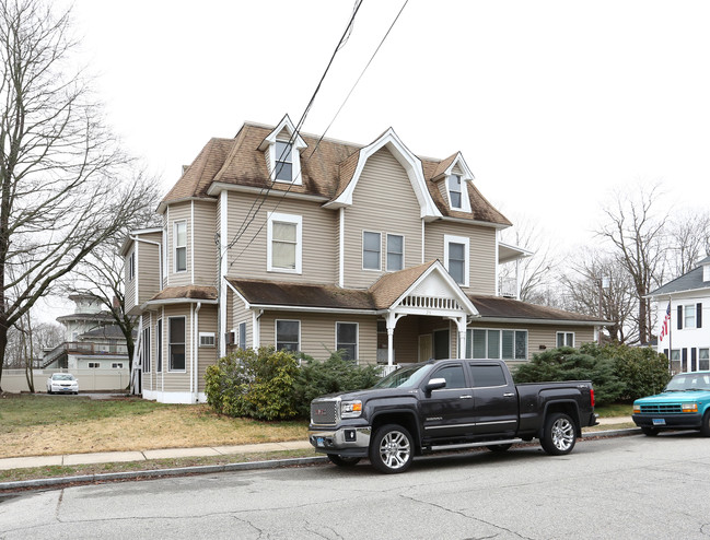 38 Lincoln Ave in Norwich, CT - Building Photo - Building Photo