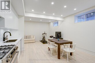 27 Scotland Rd in Toronto, ON - Building Photo - Building Photo