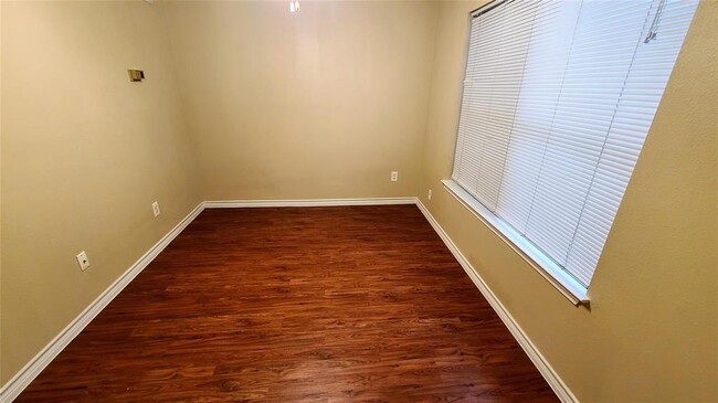 property at 1907 Robbins Pl