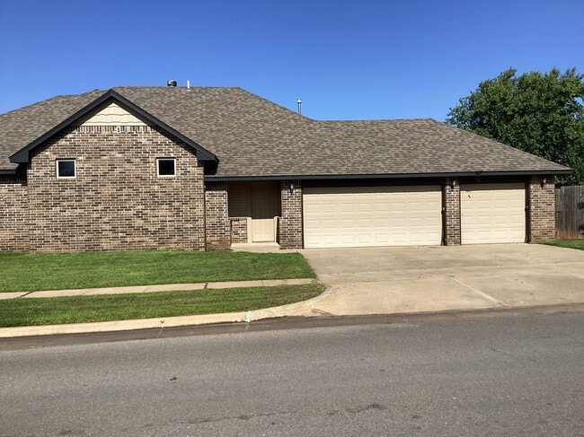11613 SW 20th St in Yukon, OK - Building Photo - Building Photo