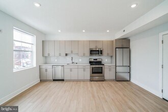 646 N 32nd St in Philadelphia, PA - Building Photo - Building Photo