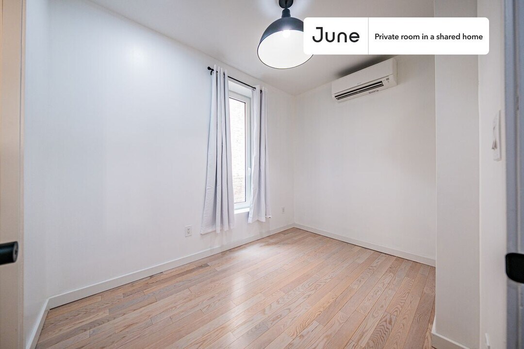 Room in Shared 4 bed/4 bath home in Brooklyn, NY - Building Photo