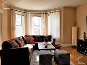 21 Claymoss Rd, Unit 1 in Boston, MA - Foto de edificio - Building Photo