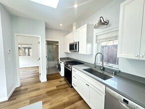 1439 38th Ave in Oakland, CA - Building Photo - Building Photo