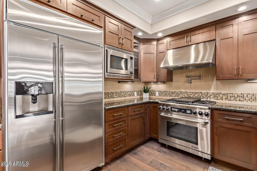 4909 N Woodmere Fairway in Scottsdale, AZ - Foto de edificio