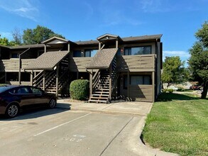 PINEWOOD STUDIOS in Kansas City, MO - Building Photo - Building Photo