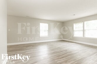 10431 Wintergreen Way in Indianapolis, IN - Foto de edificio - Building Photo