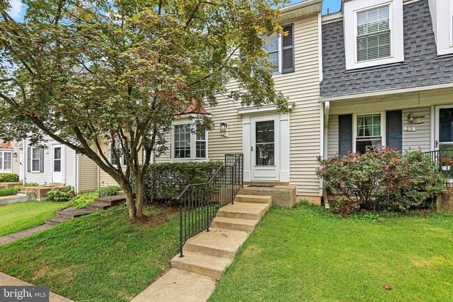 property at 21 Wyatt Ct