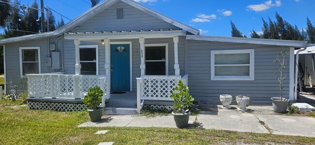 property at 4315 Commercial St