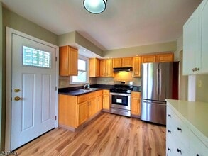 708A-A-708 Farrand St in Raritan, NJ - Building Photo - Building Photo