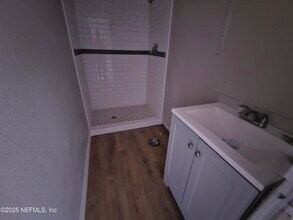 7577 Sonia Dr in Jacksonville, FL - Building Photo - Building Photo