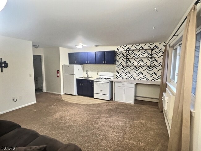 104 N Beverwyck Rd in Lake Hiawatha, NJ - Building Photo - Building Photo