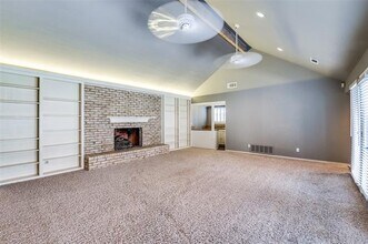 16020 Chalfont Cir in Dallas, TX - Foto de edificio - Building Photo