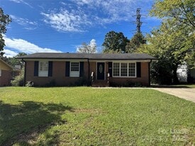 1223 Georgetown Dr in Charlotte, NC - Building Photo