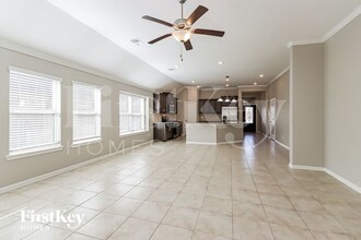 2342 Sugar Crst Dr in Conroe, TX - Foto de edificio - Building Photo