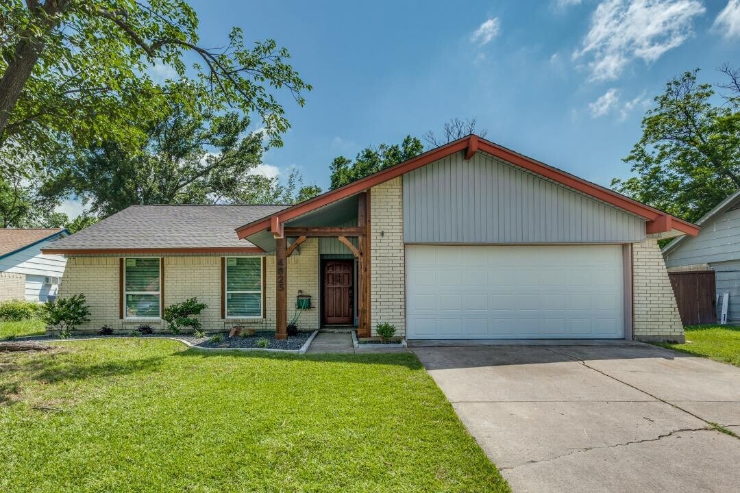 4825 Cloverdale Ln in Garland, TX - Building Photo