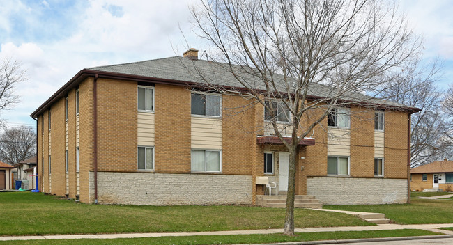 51st Street 8 Families in Milwaukee, WI - Building Photo - Primary Photo