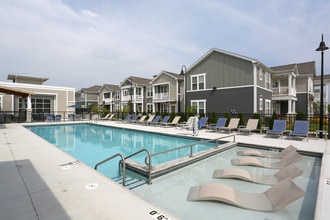 Springs At Orchard Road Apartments in North Aurora, IL - Foto de edificio - Building Photo