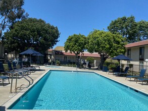 Ocean Park Apartments in Oceanside, CA - Foto de edificio - Building Photo