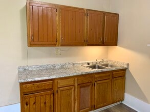926 Main Ave W in Massillon, OH - Building Photo - Building Photo