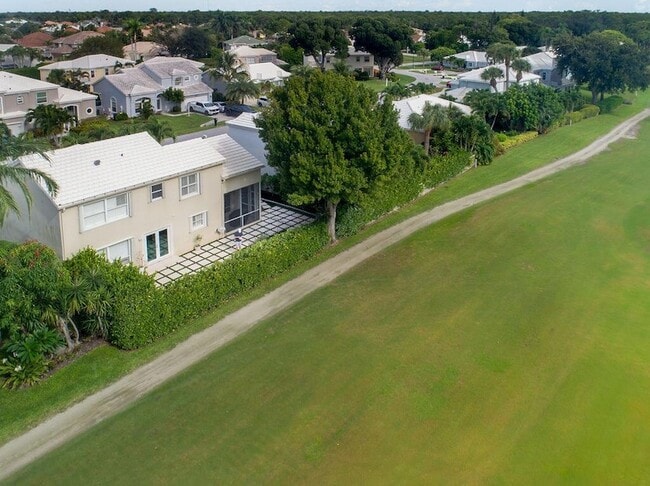 18157 SE Fairview Cir in Jupiter, FL - Building Photo - Building Photo