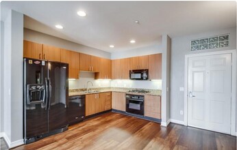 525 11th Ave, Unit 1303 in San Diego, CA - Building Photo - Building Photo