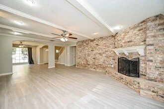 602 Mobile Ct in Conroe, TX - Building Photo - Building Photo