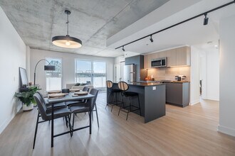 Esplanade Cartier in Montréal, QC - Building Photo - Interior Photo
